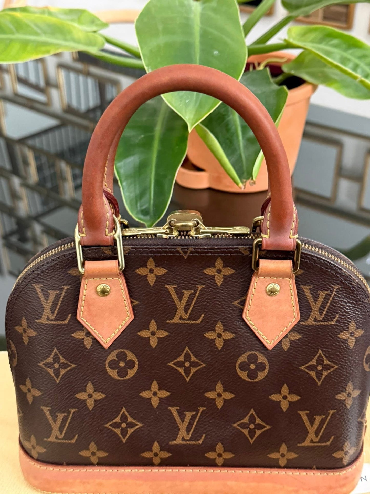 Alma BB in Monogram with Lock 🔐 key, Original Strap, Insert Organizer, Box,Dustbag and Paper bag 🗓️ Year: 2020