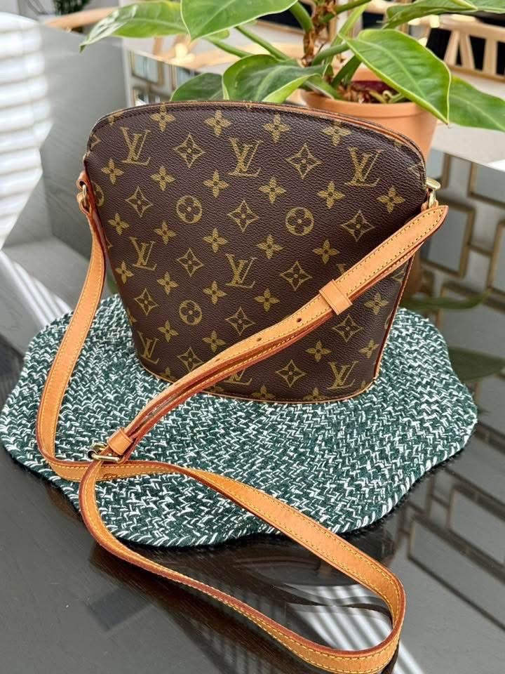 Drouot Crossbody-🗓️ Year: 2000