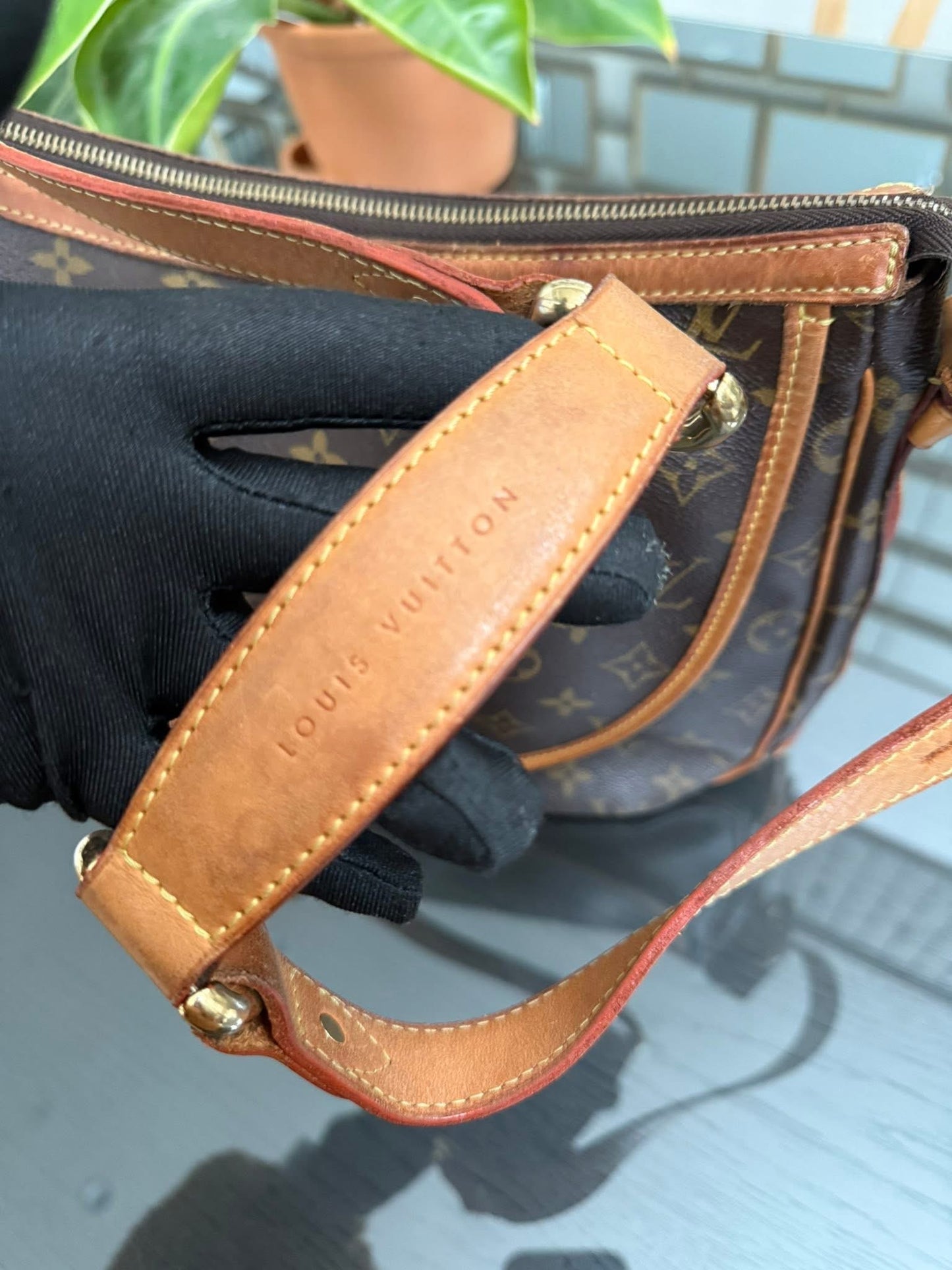 Tulum GM Shoulder/ Crossbody Bag - 🗓️ Year: 2010