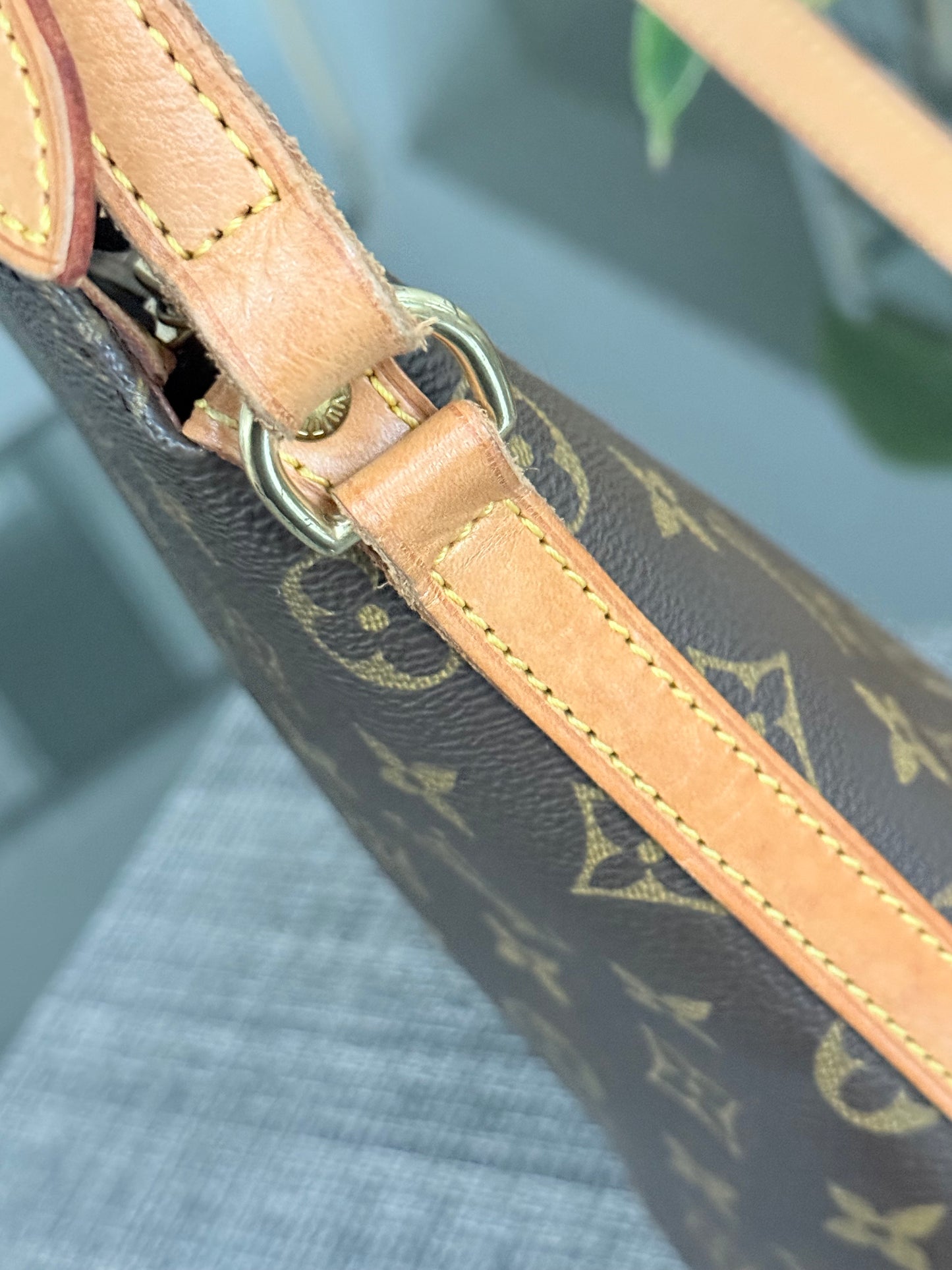 Drouot Crossbody-🗓️ Year 1999