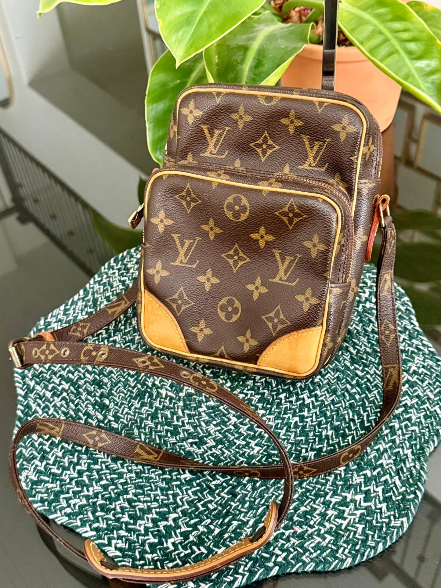 Amazon PM Crossbody 🗓️ Year: 2007