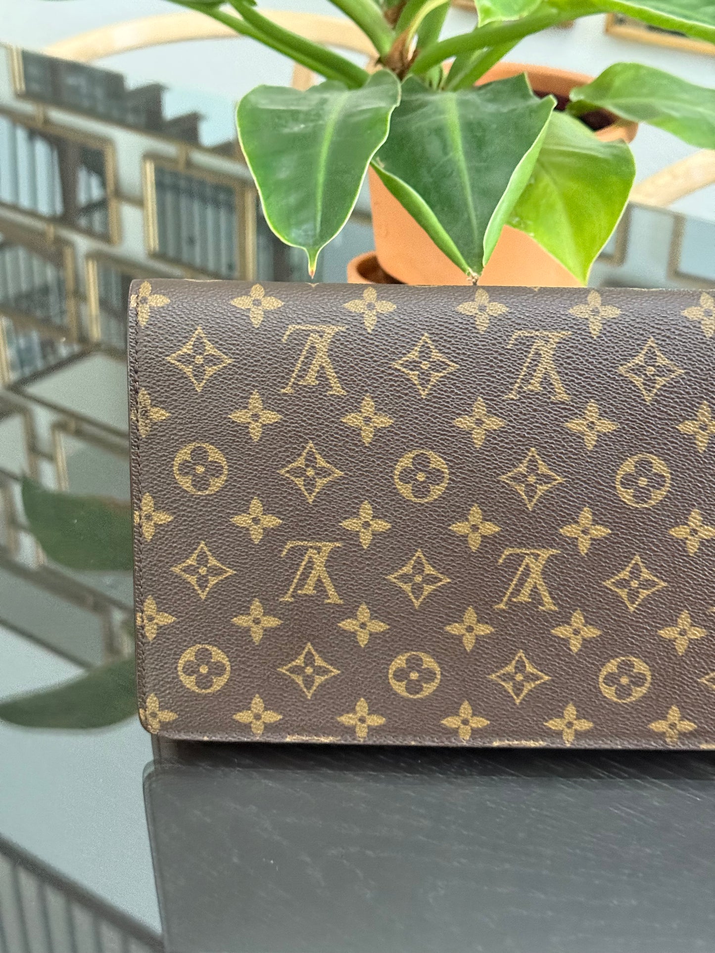 Chaillot Clutch w/ Dustbag  🗓️ Year: 1987