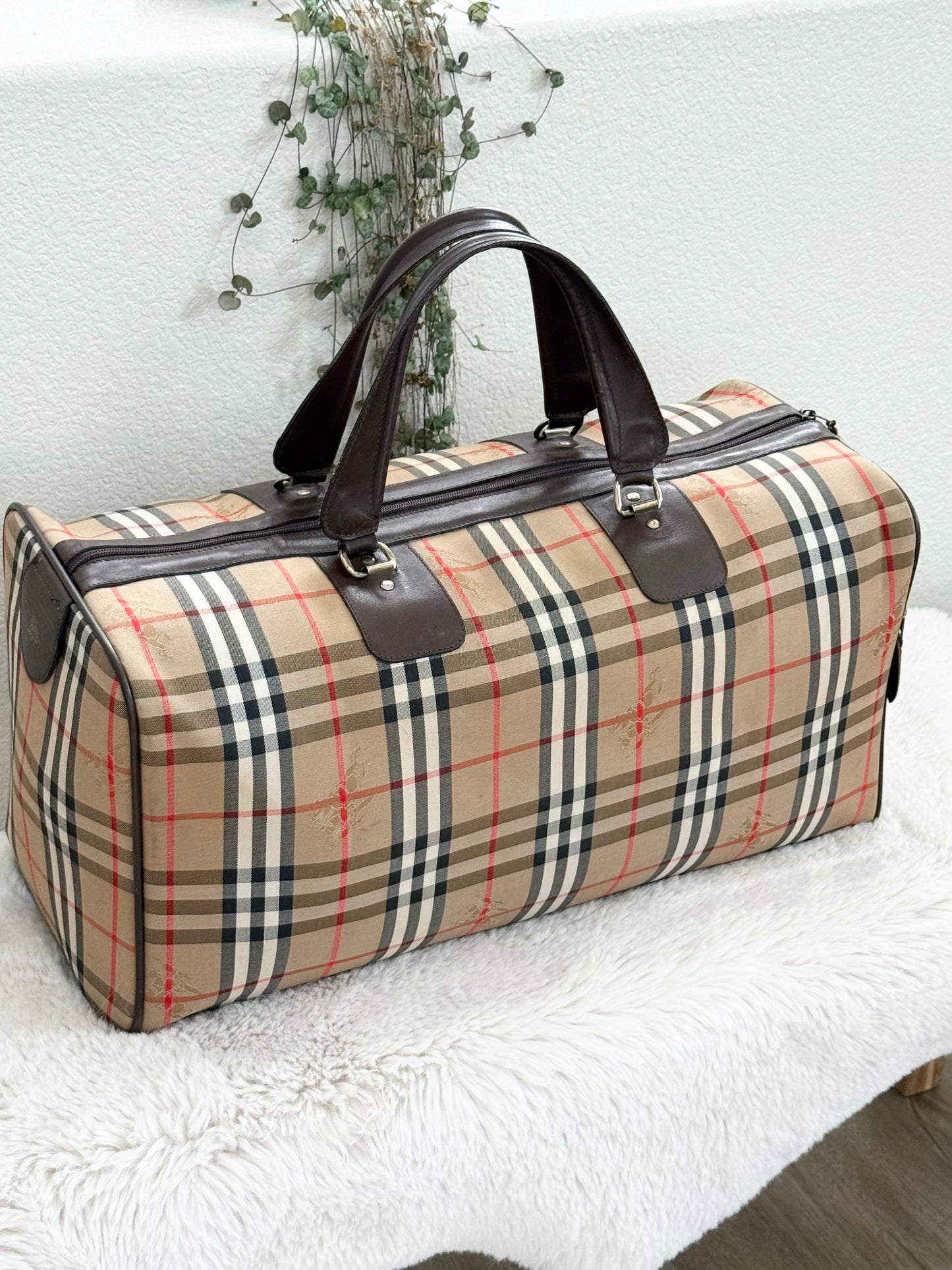 Burberry Duffle/ Travel Bag 📅