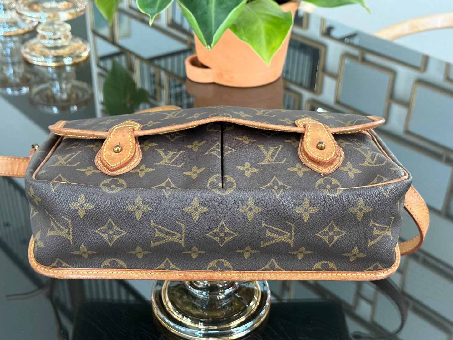 Gibeciere MM Crossbody Messenger -
📅 Year: 1991