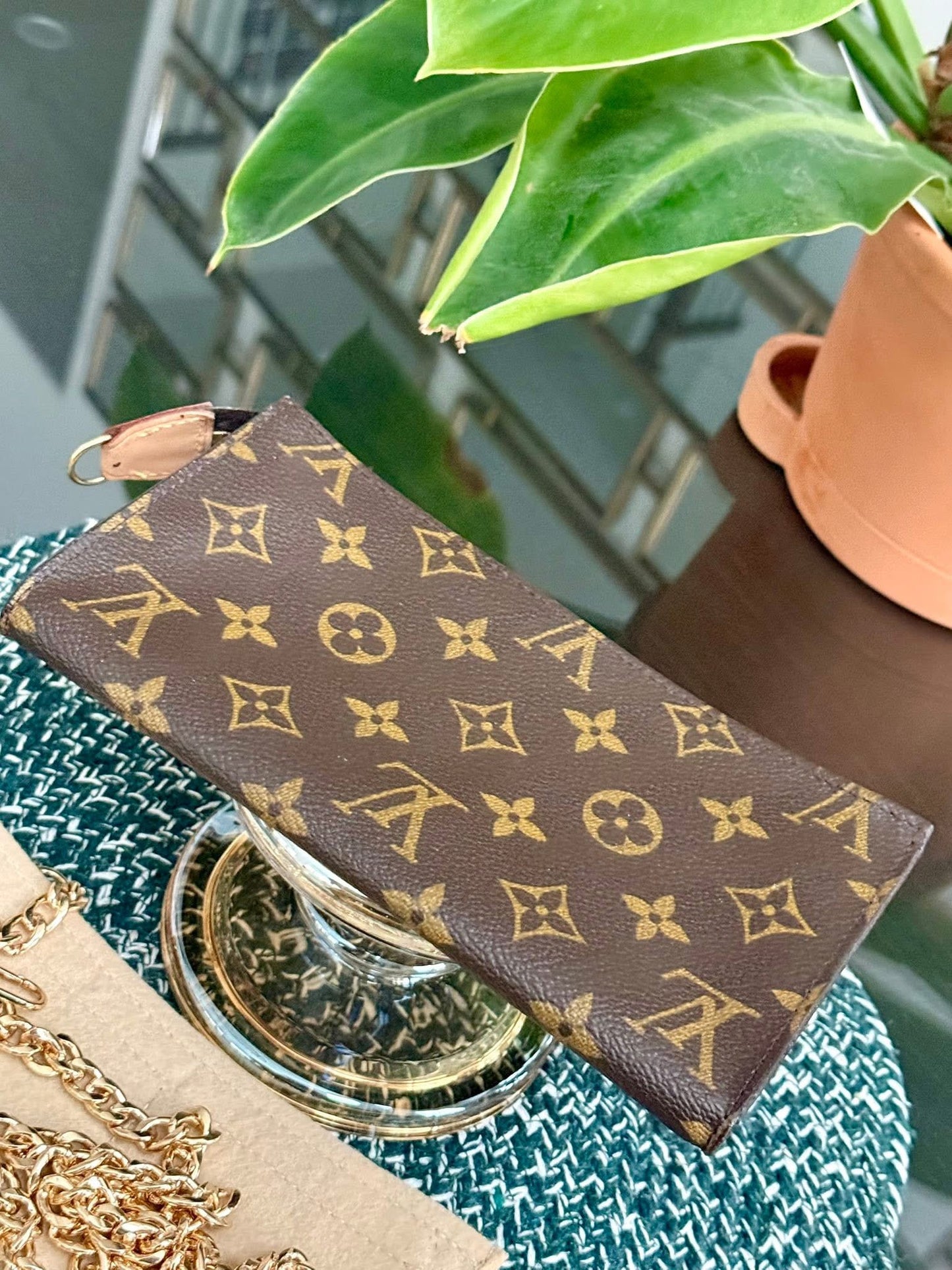 Bucket Pouch GM with insert and Non branded Chain Crossbody 🌸🌺