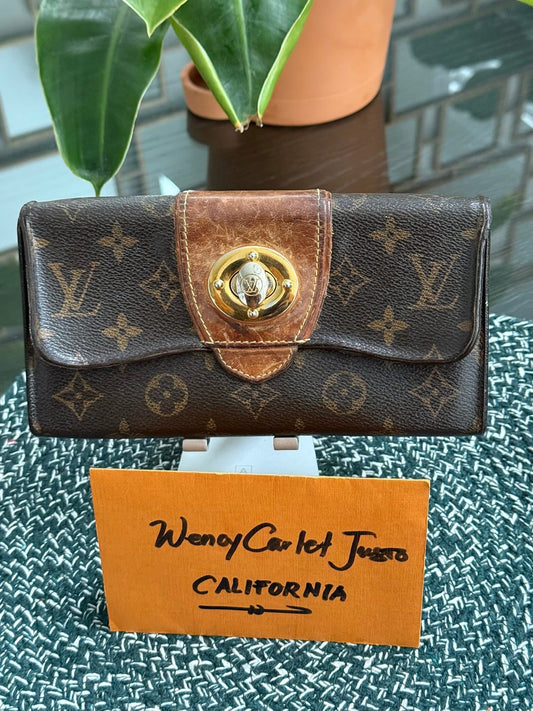 Boetie Long Wallet with 16 Cardholders 🗓️ Year: 2012