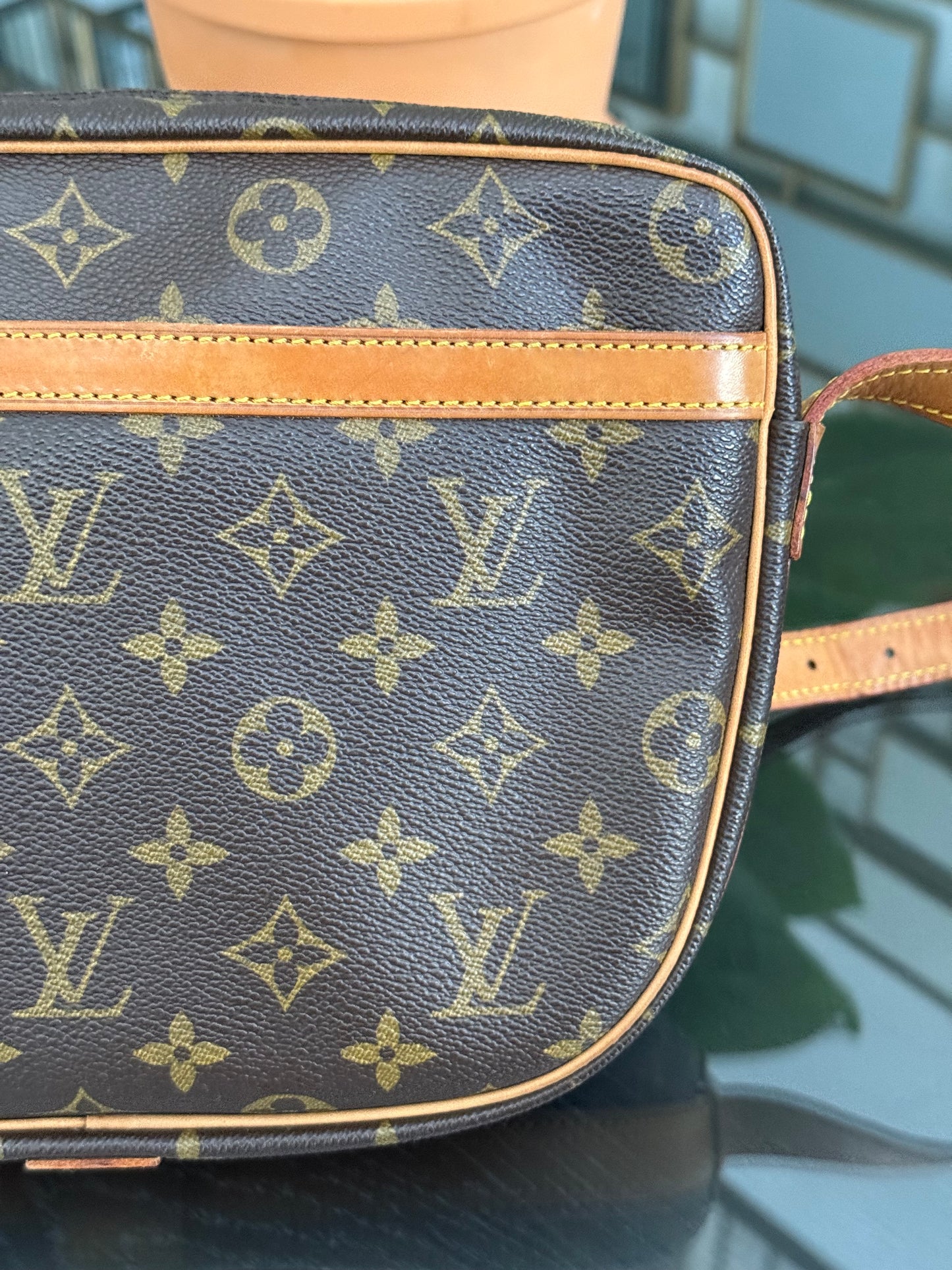 Jeaunefille GM Crossbody - 📅 Year: 1988