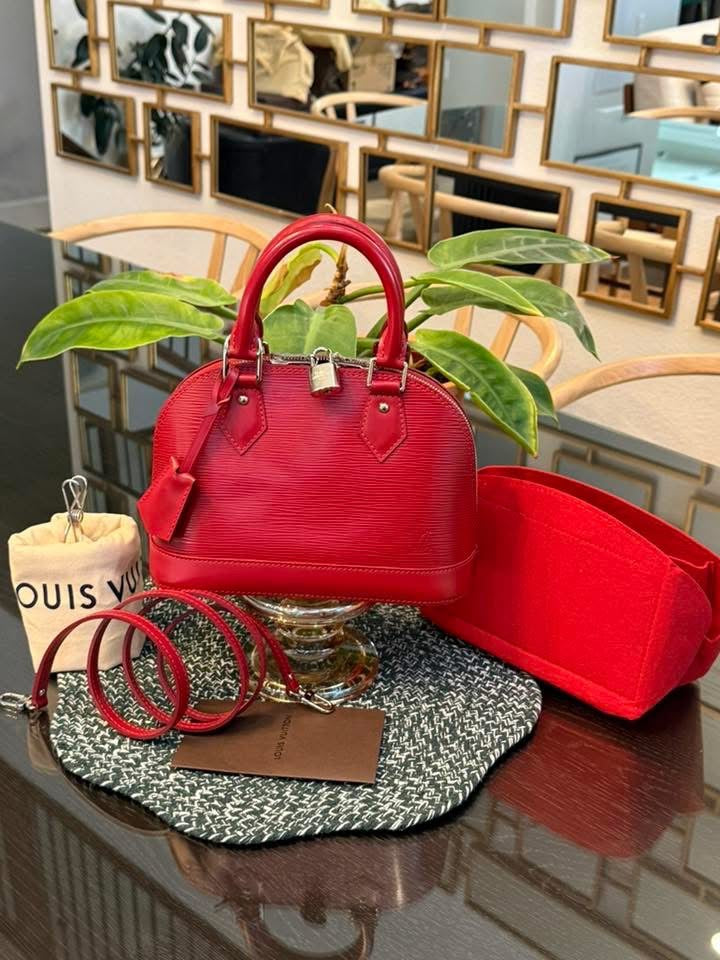 Alma BB in Epi Red with Clochette, Lock 🔐 keys, Original Strap, Dustbag and Insert Organizer 🗓️ Year: 2012