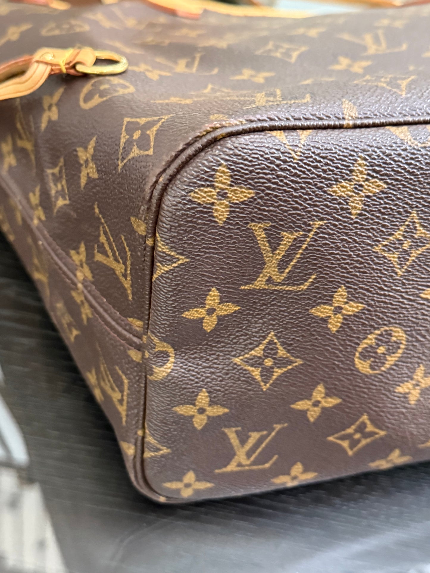 Neverfull MM in Monogram with Dustbag 🗓️ Year: 2007