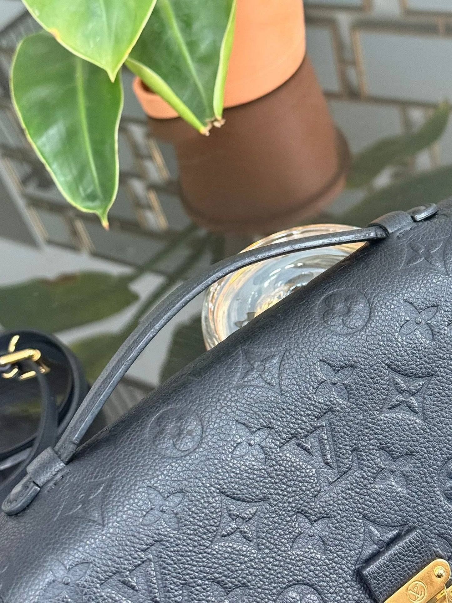 Pochette Metis Empreinte Noir in Black (Microchipped with Complete Inclusions) 💐🌸
