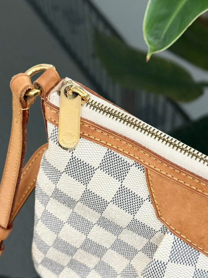 Siracusa PM Crossbody - 🗓️ Year: 2011