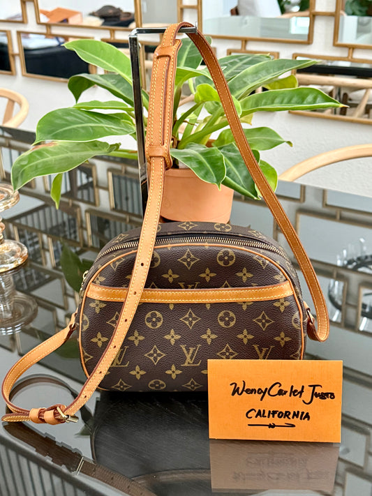 Blois Crossbody -🗓️ Year: 1999