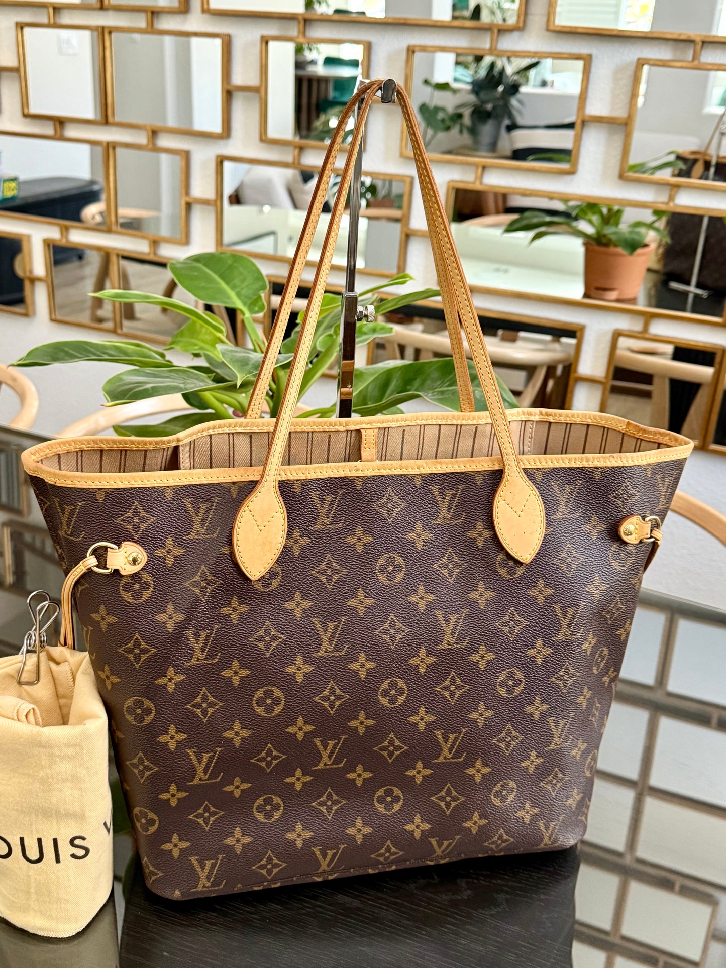 Neverfull MM in Monogram with Dustbag 🗓️ Year: 2007