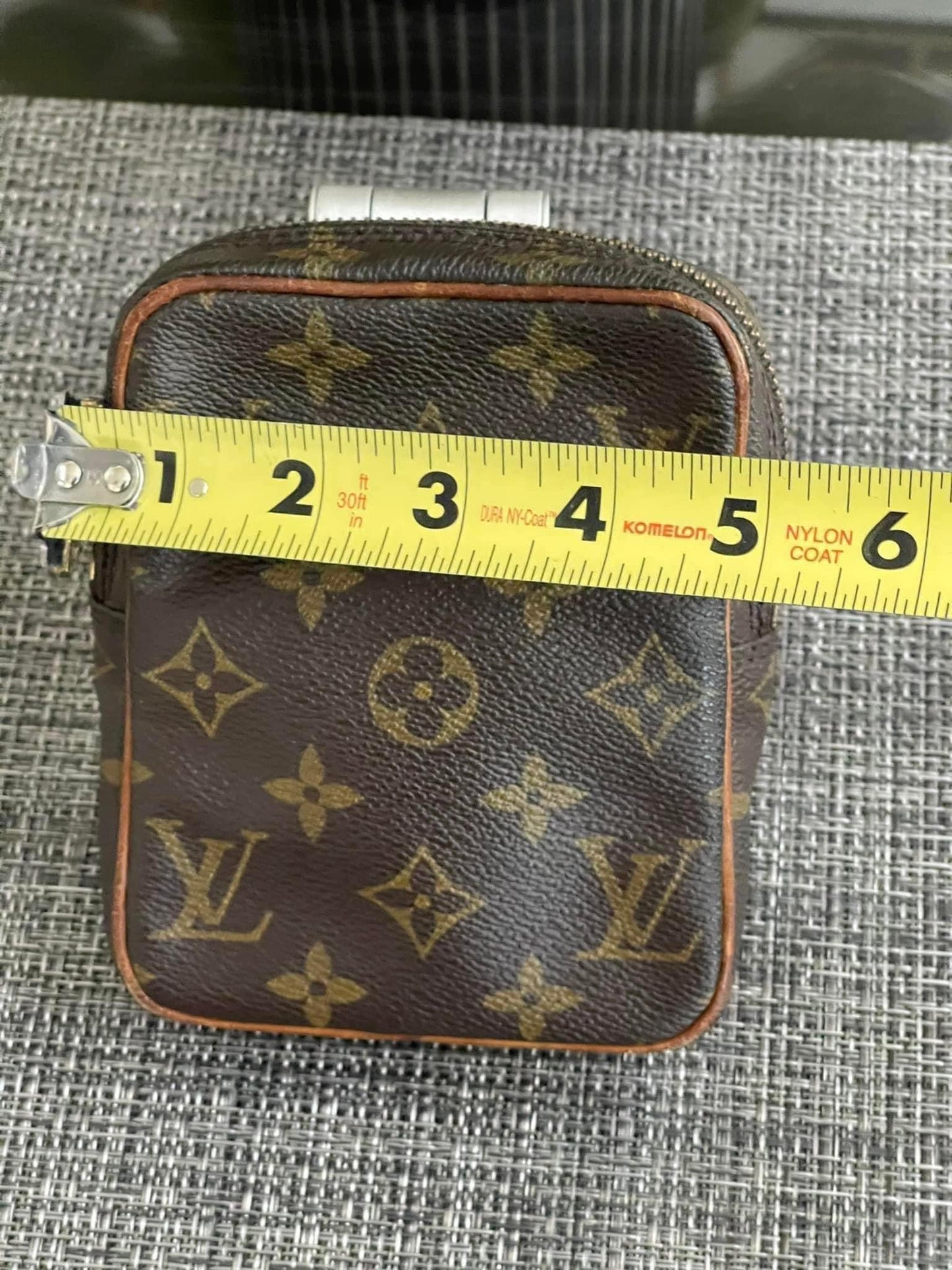 A Mini Vintage Trousse Pouch - 🗓️ Year: 1990