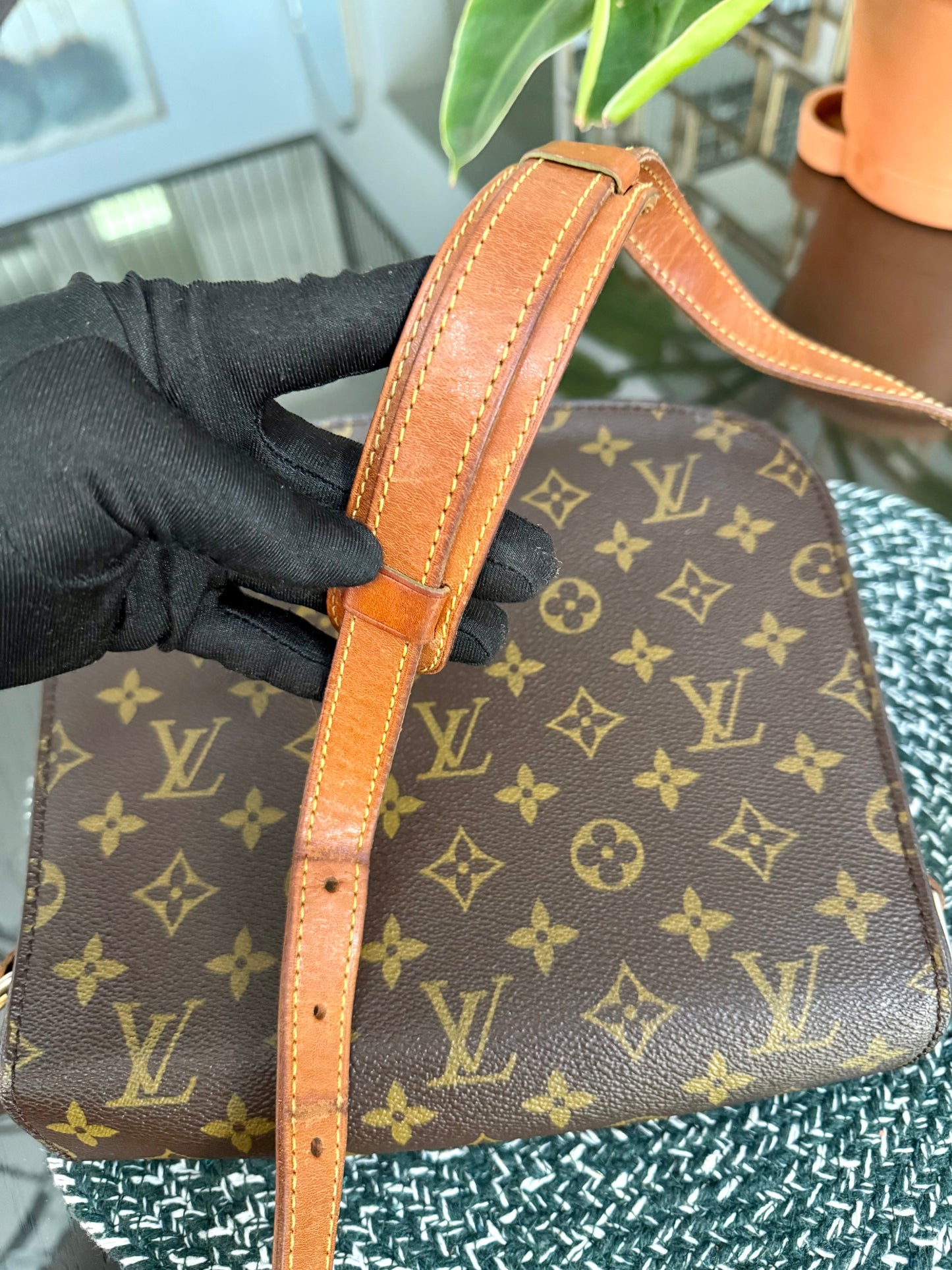 St. Cloud GM in Monogram 📅 Circa 80’s
💥No Peeling and No Stickiness💥