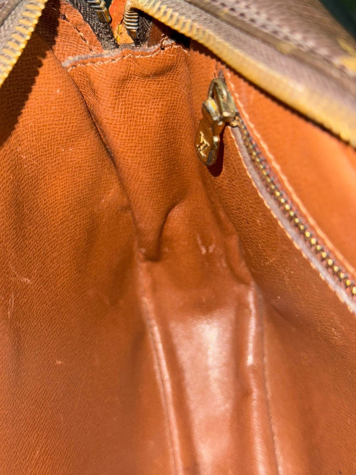 Jeaunefille MM Crossbody 📅 Year: 1989