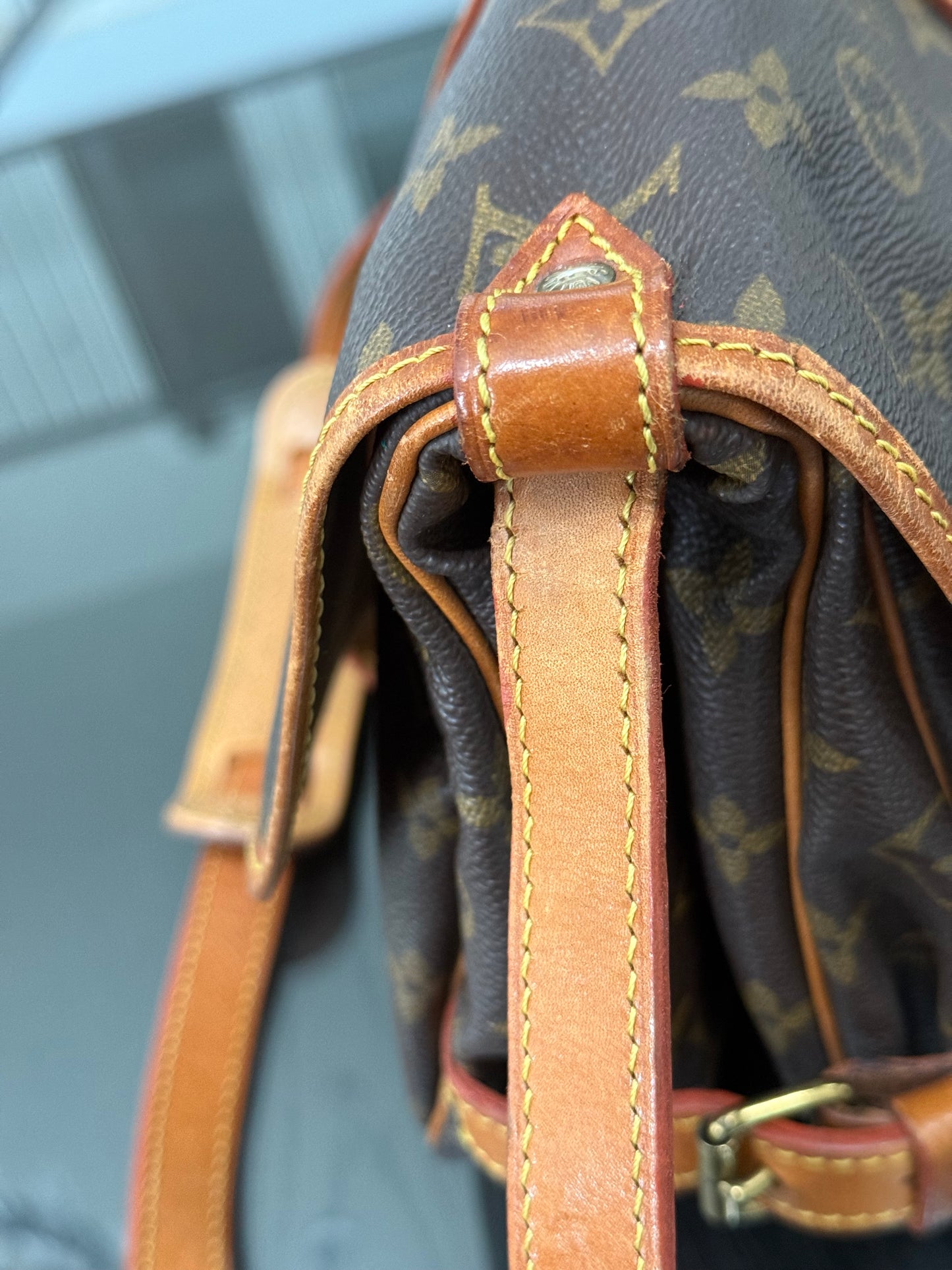 Saumur 30 Crossbody -🗓️ Year: 1992