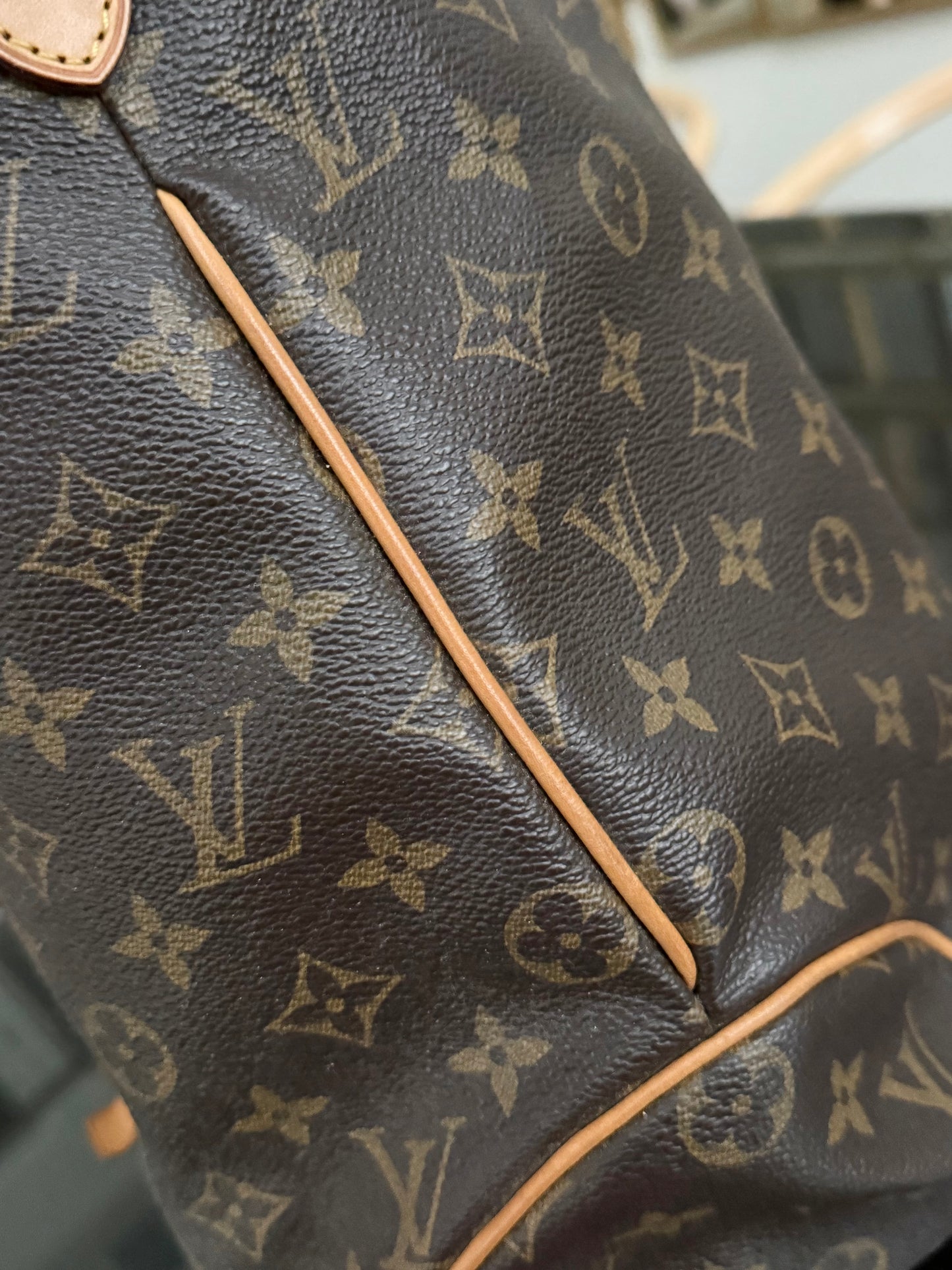 Delightful GM with Dustbag 🌹📅 Year: 2011