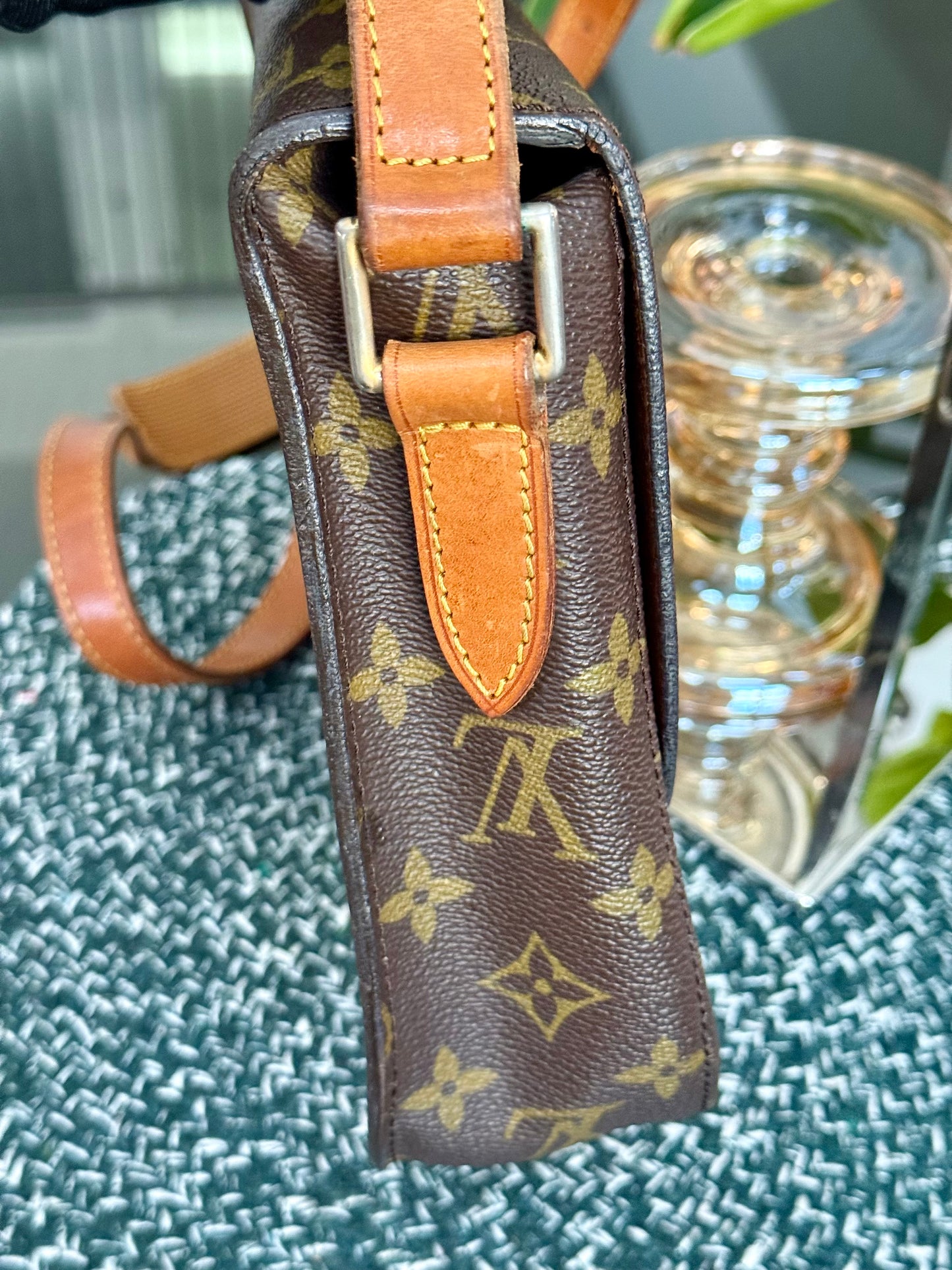St. Cloud GM in Monogram 📅 Circa 80’s
💥No Peeling and No Stickiness💥