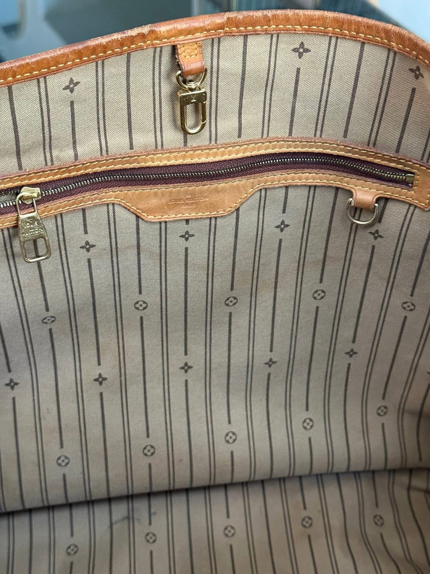 Delightful GM with Insert Organizer 📅 Year: 2010