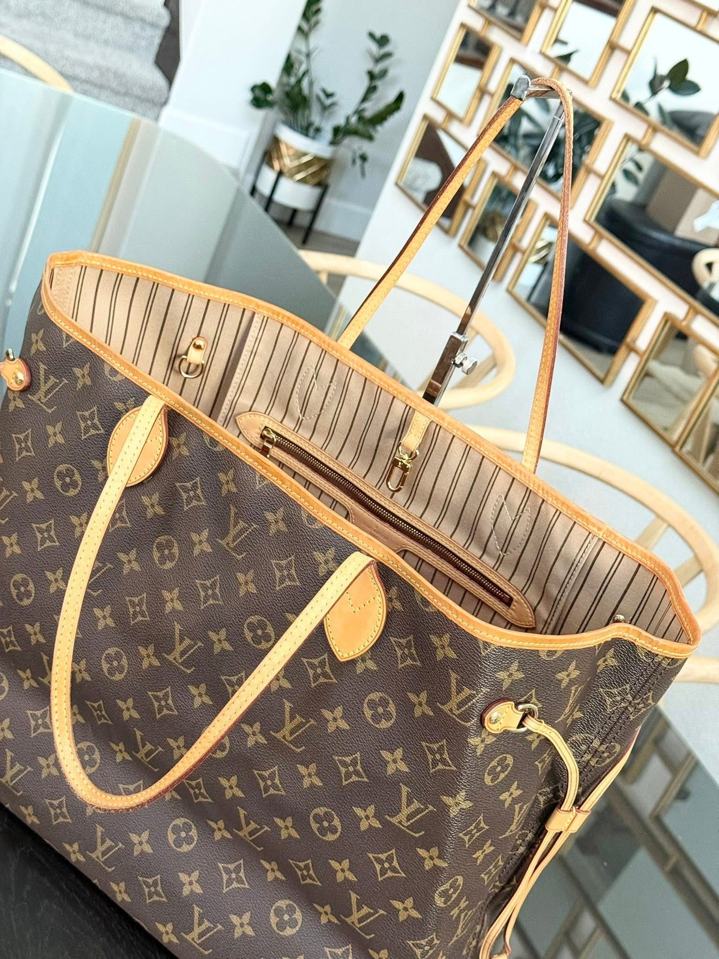 Neverfull GM in Monogram with Dustbag and Insert Organizer -🗓️ Year: 2015