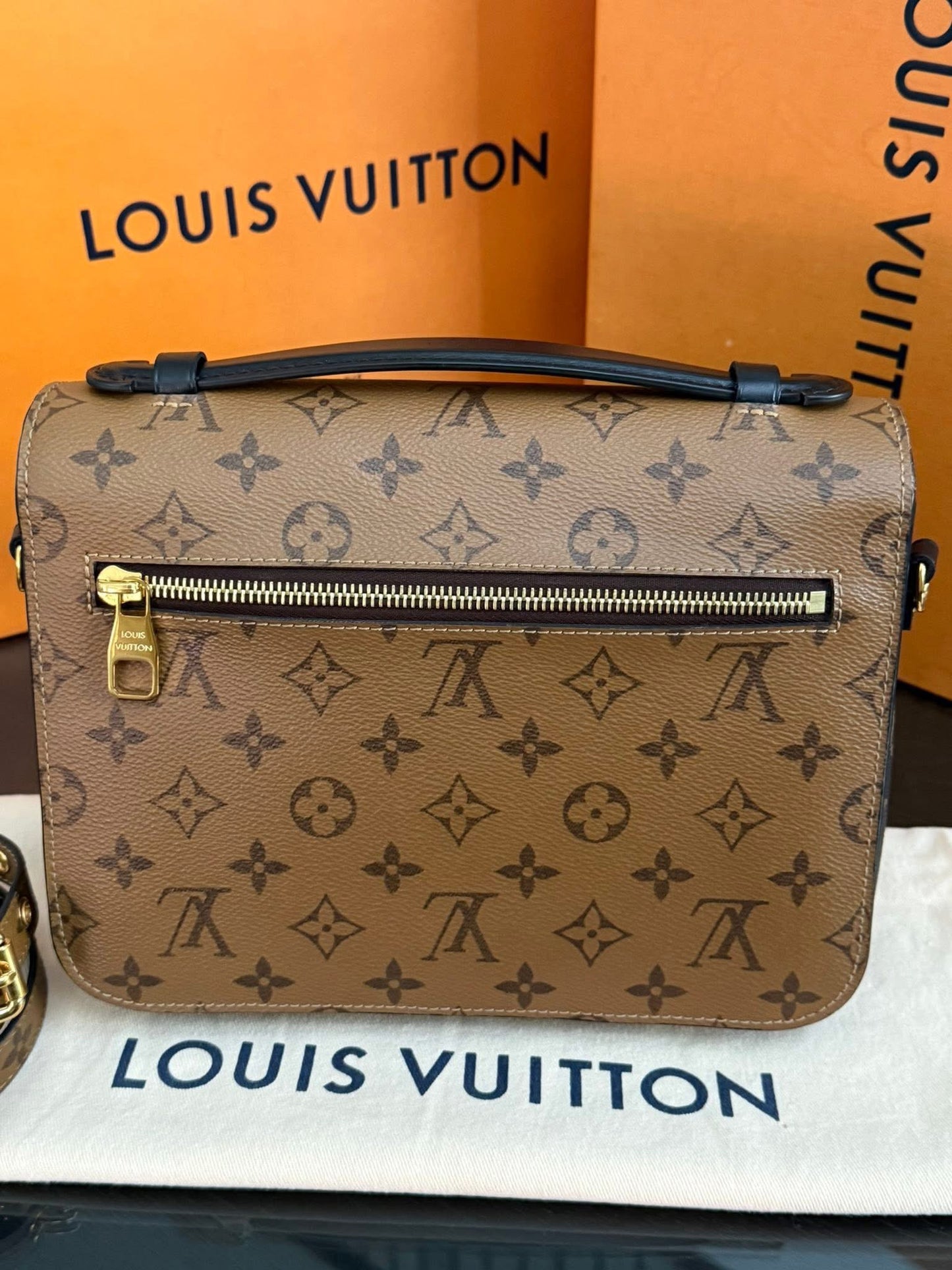 Pochette Metis Reverse in Monogram with Original Strap, Box, Dustbag and Paper bag 🗓️ Year 2019