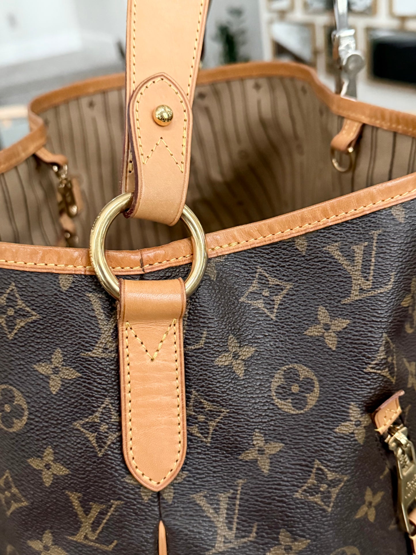 Delightful GM with Dustbag 🌹📅 Year: 2011