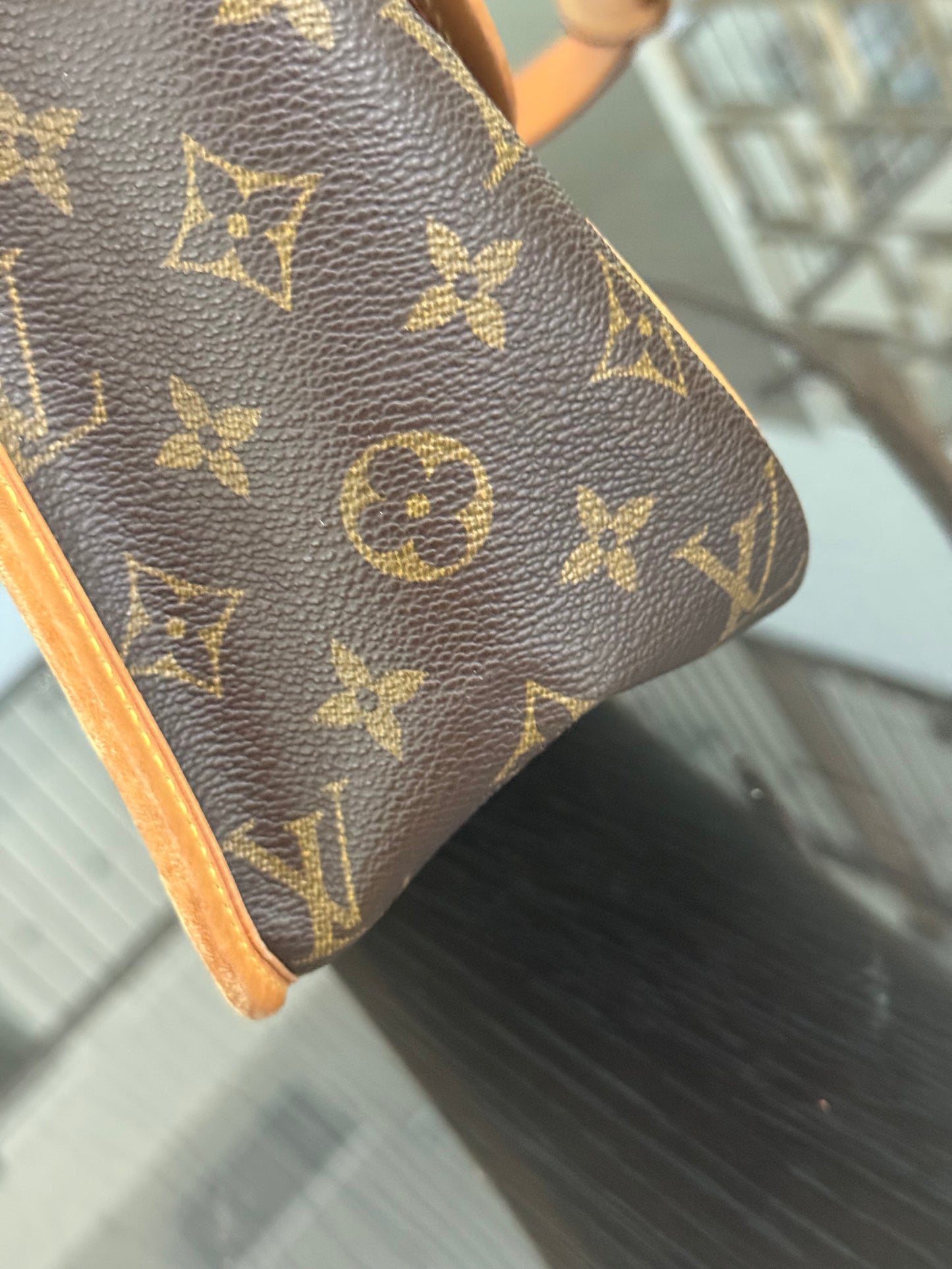 Gibeciere GM Messenger/ Crossbody Bag 📅 Year: 1994