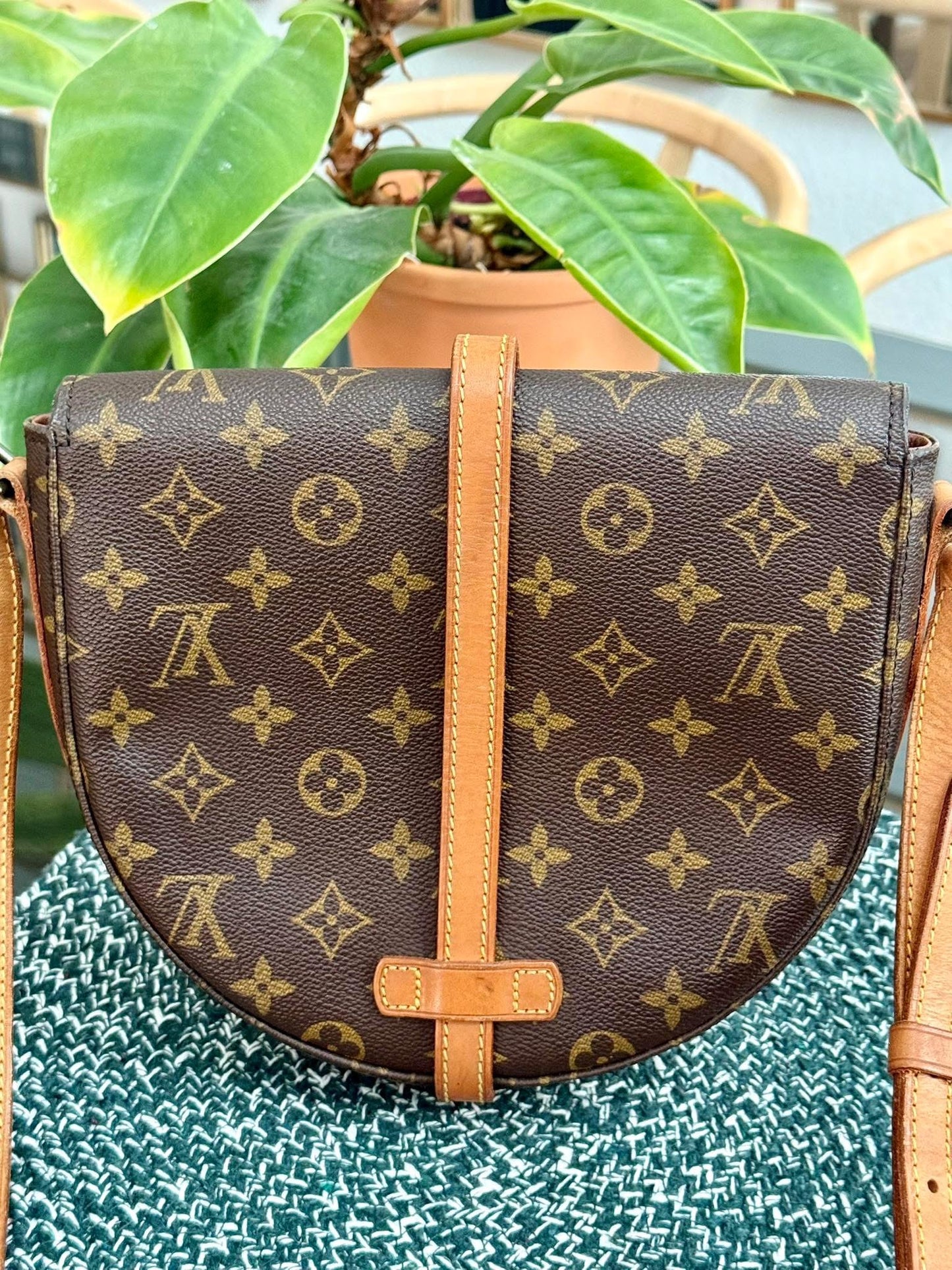 Chantilly MM Crossbody Bag 📅 Year: 1990