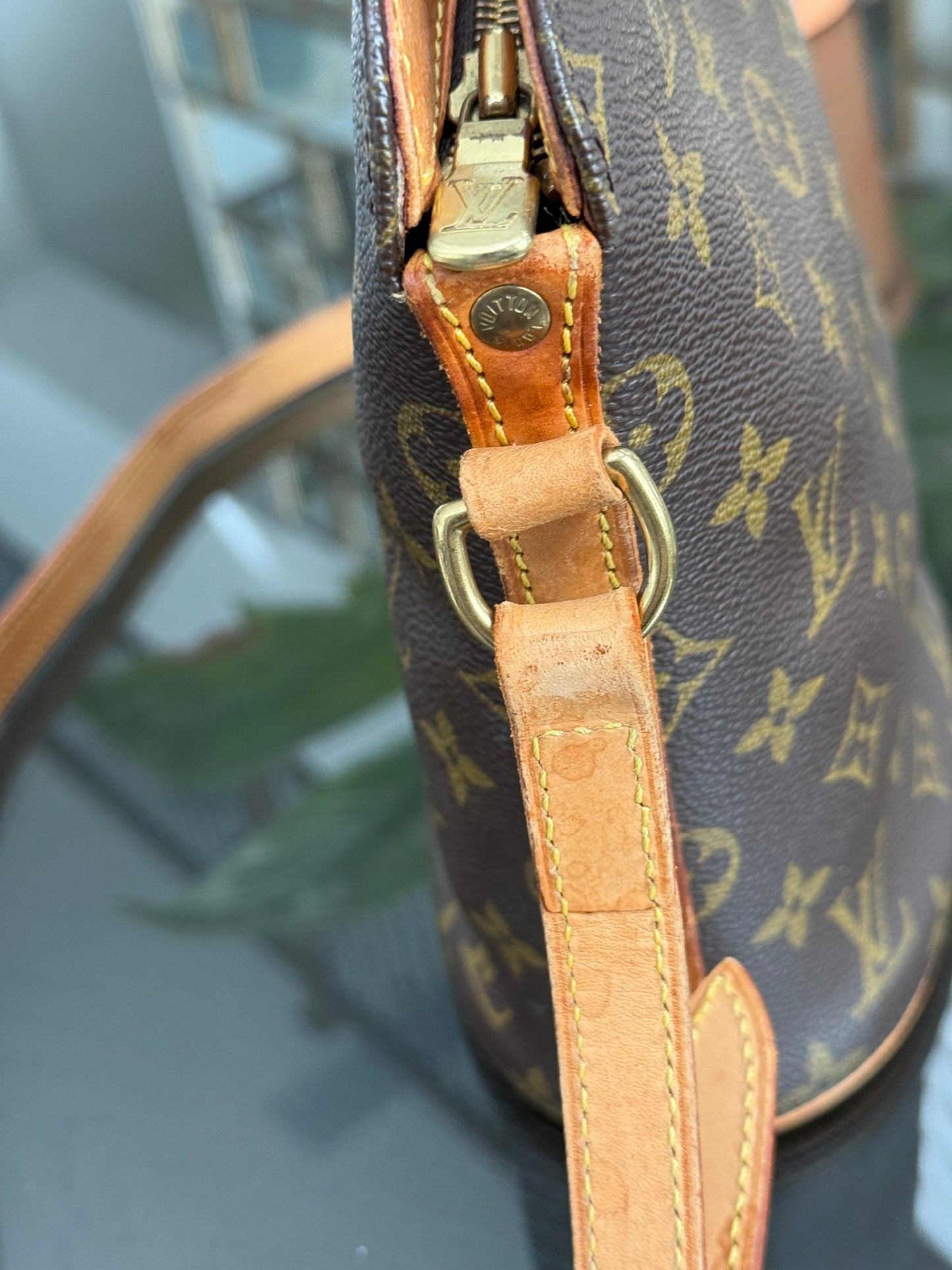 Drouot Crossbody 📅 Year: 1997