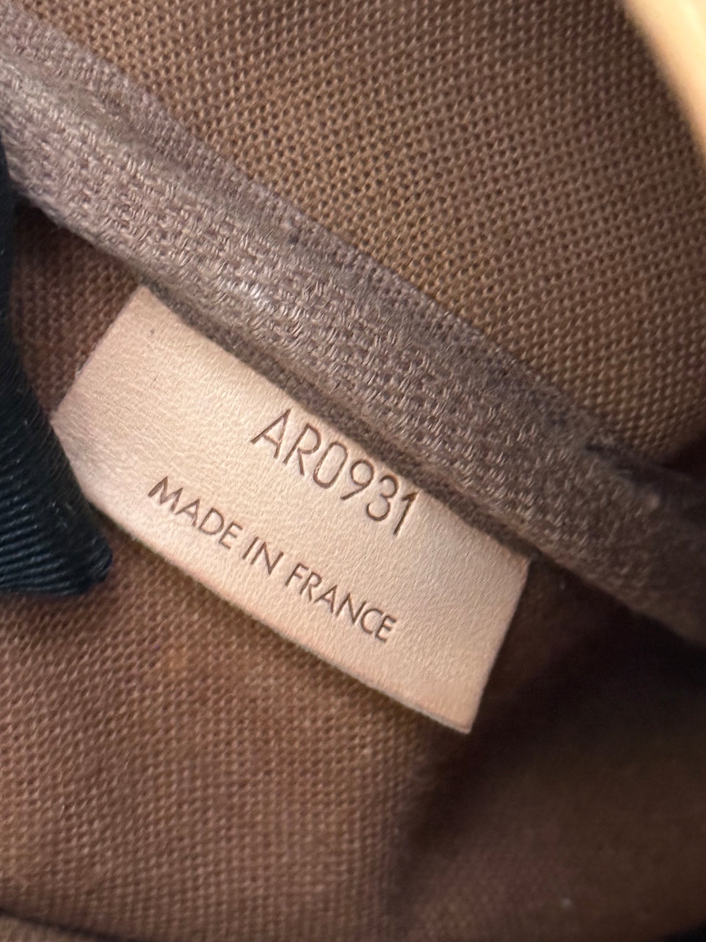 Gibeciere MM Crossbody Messenger -
📅 Year: 1991