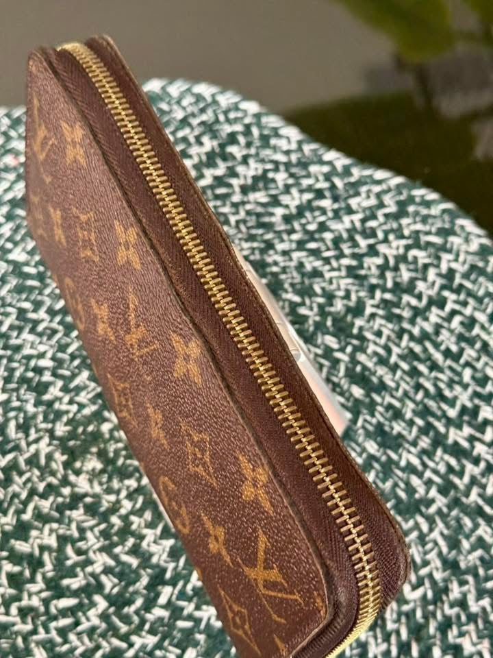 Monogram Zippy Long Wallet 🗓️ Year: 2009