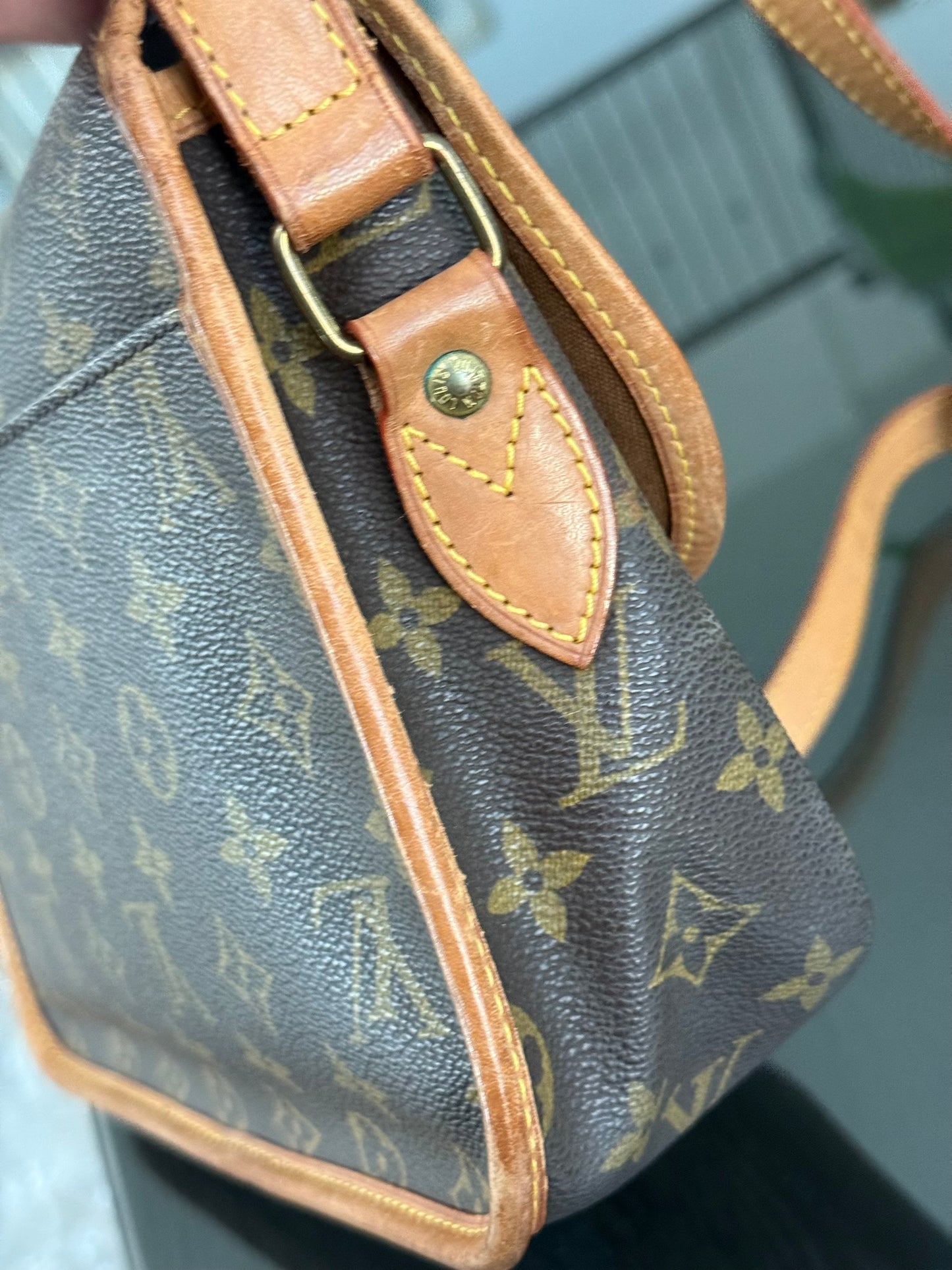 Gibeciere MM Crossbody Messenger -
📅 Year: 1991