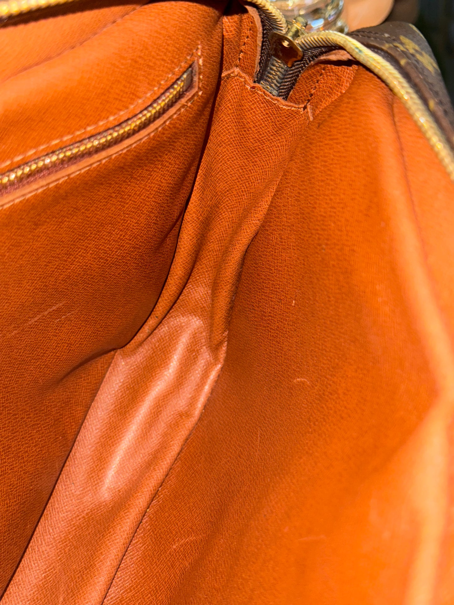 Jeaunefille GM Crossbody - 📅 Year: 1988