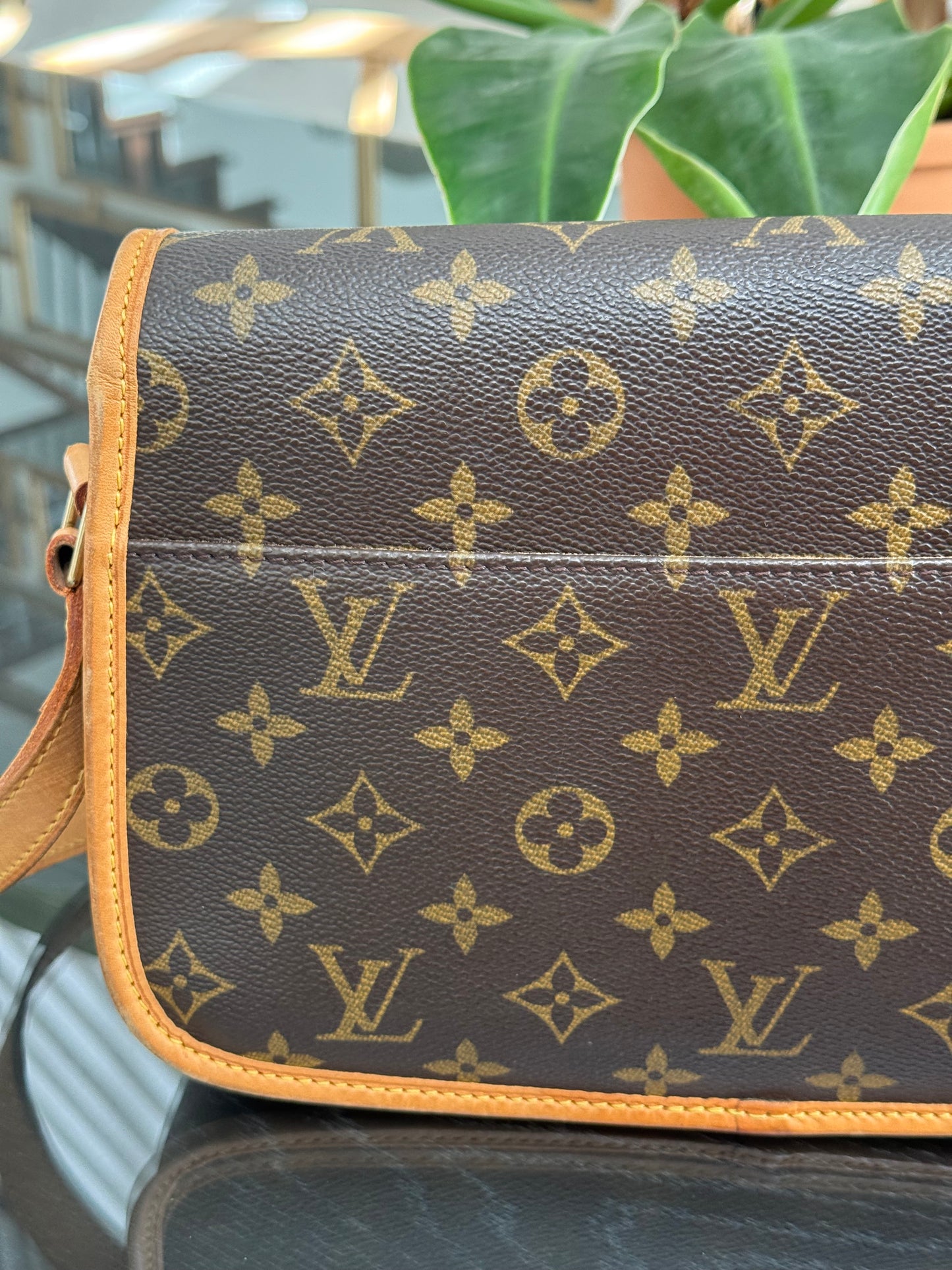Sologne Crossbody 📅 Year: 2003