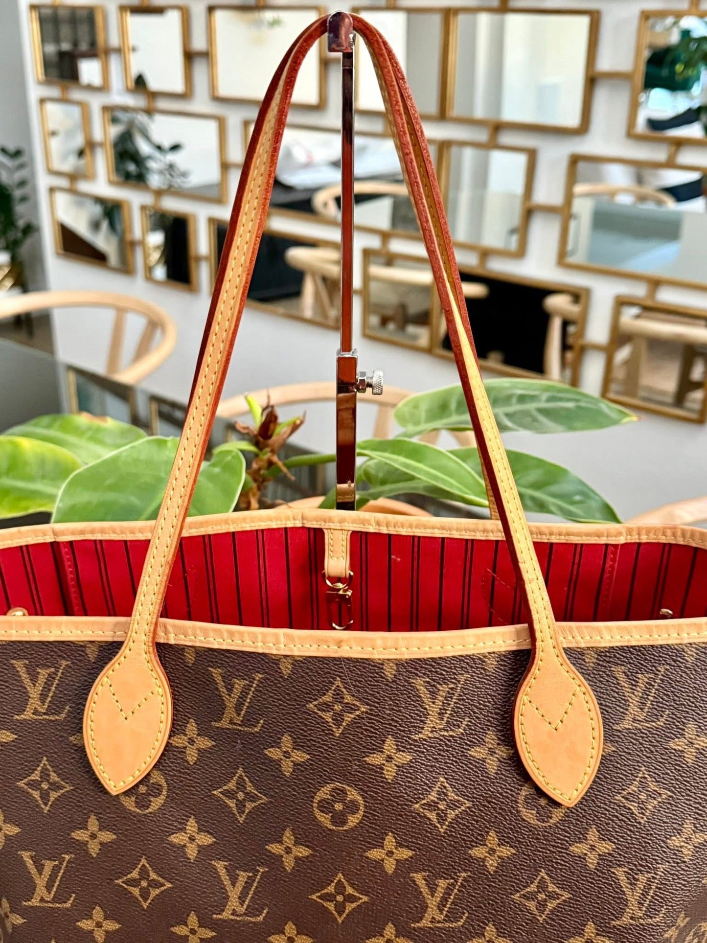 Neverfull MM Monogram in Cerise interior with Dustbag and Insert Organizer 🌺 📅 Year: 2018