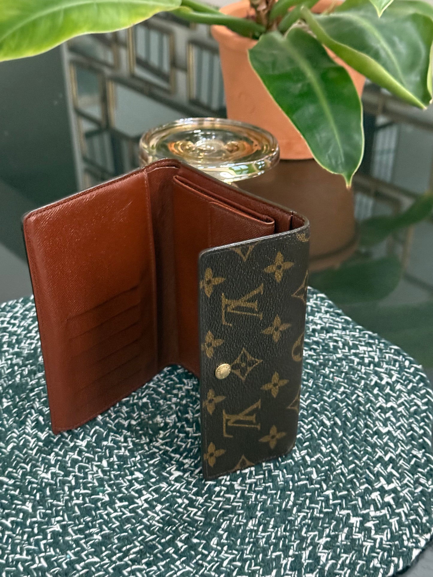 Etui Wallet Passport Holder in Monogram with 6 Cardholders 🗓️ Year: 1999