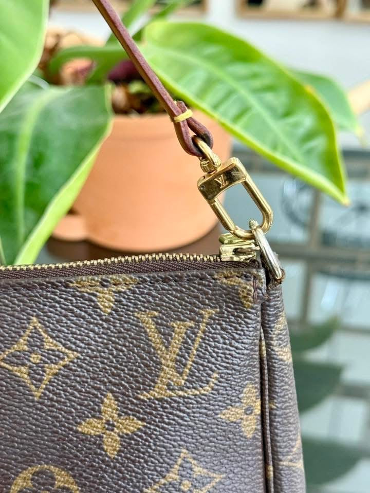 Pochette Accessories with Dustbag 📅 Year: 1999