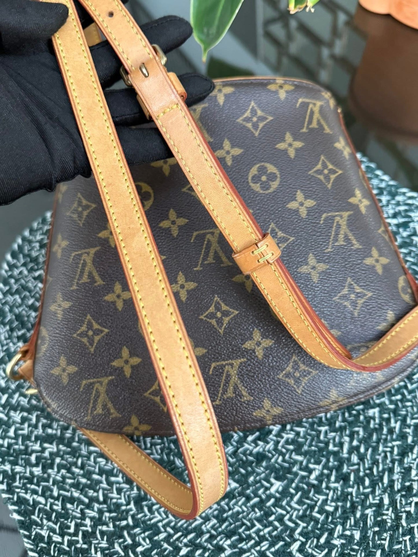 Drouot Crossbody-🗓️ Year: 2004