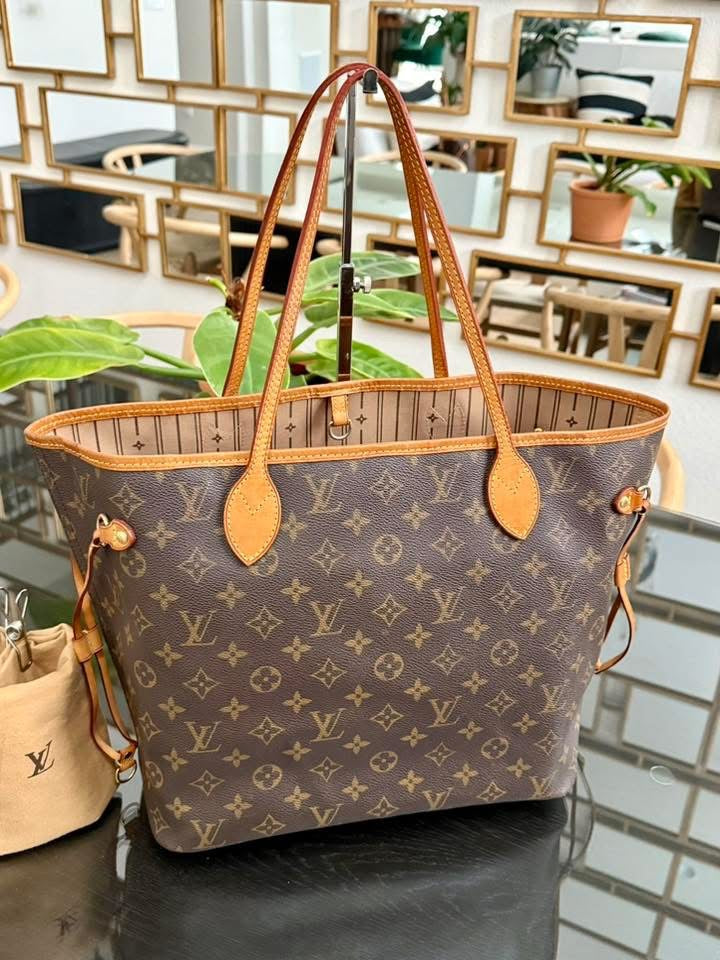 Neverfull MM with Dustbag and Insert Organizer 📅 Year: 2011