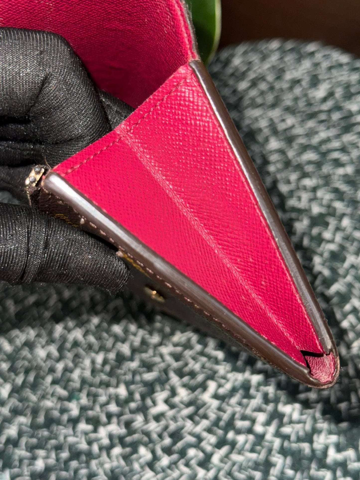 Emilie Peony Wallet in Monogram 🗓️ Year: 2017
