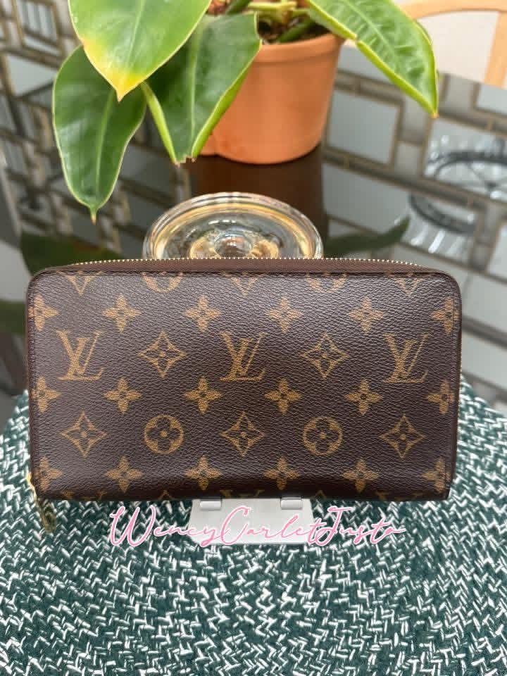 Monogram Zippy Wallet Organizer 🗓️ Year: 2009