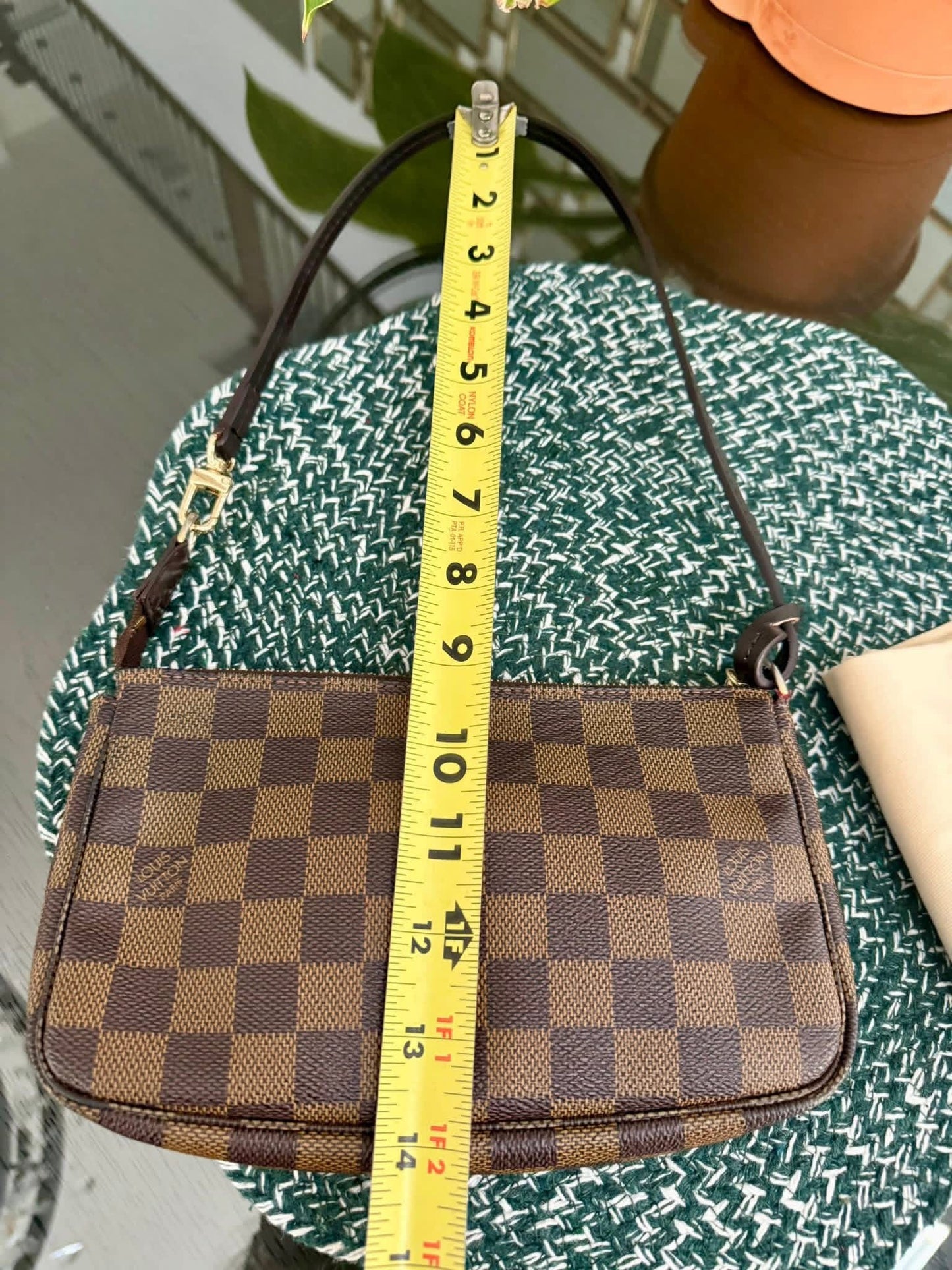 Pochette Accessories in DE with Non branded Strap 📅 Year: 2007