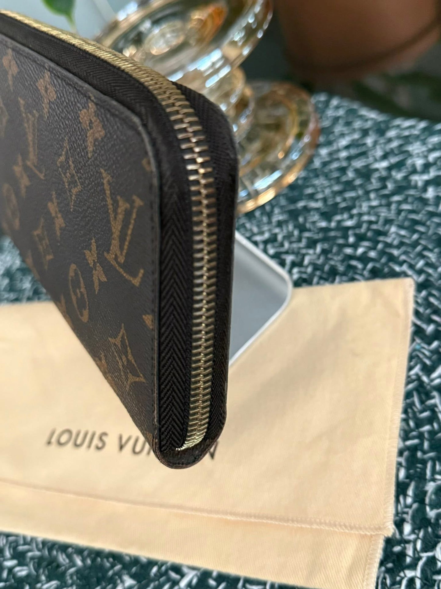Zippy Long Wallet in Monogram with Dustbag 🗓️ Year: 2011