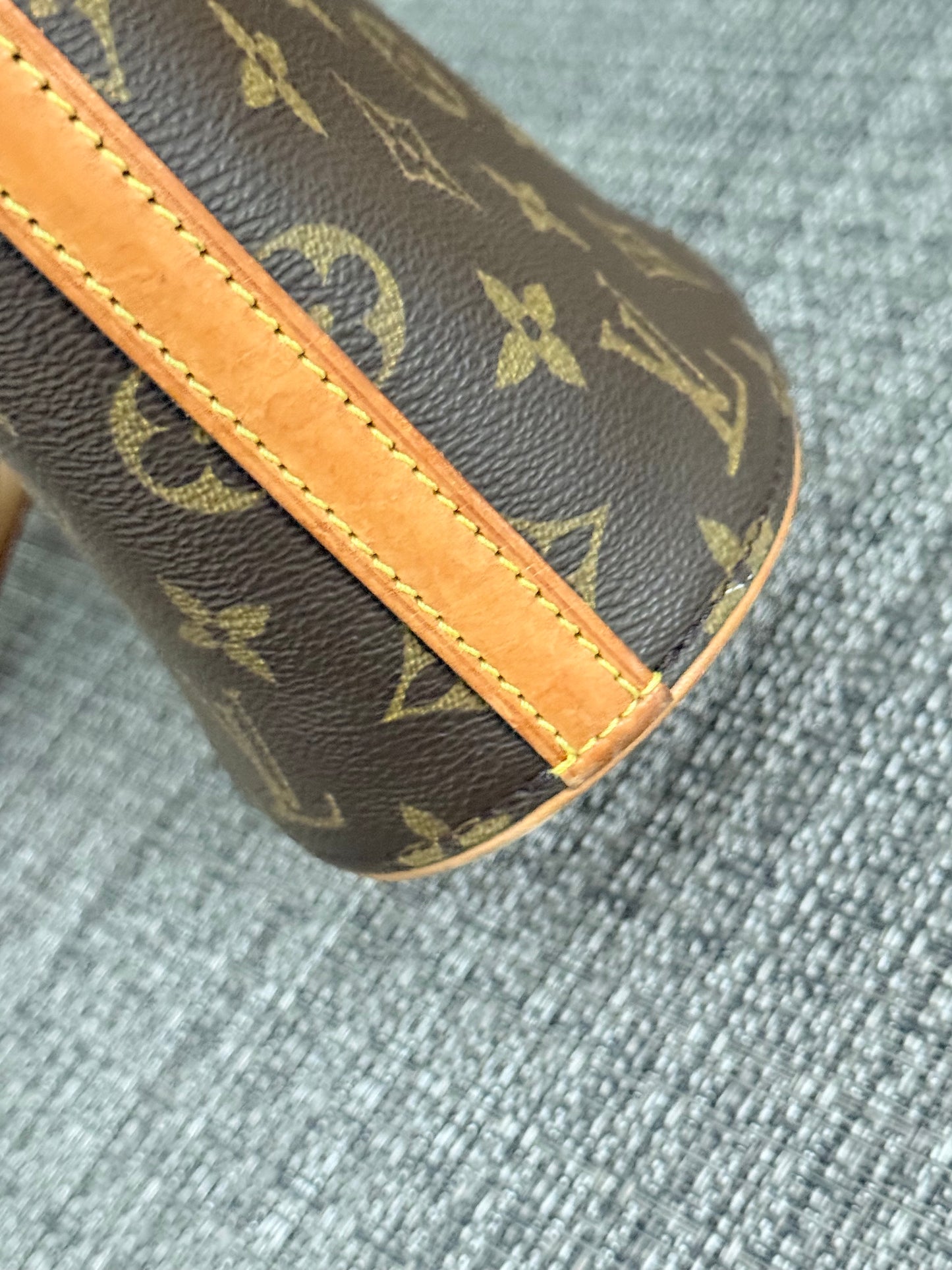 Drouot Crossbody-🗓️ Year 1999