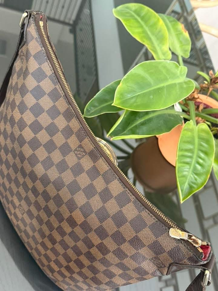 Bloomsbury GM Crossbody -🗓️ Year: 2009