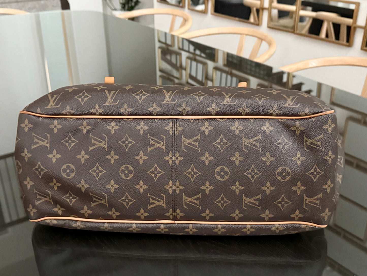 Delightful GM with Dustbag 🌹📅 Year: 2011