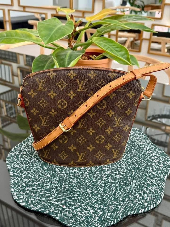 Drouot Crossbody-🗓️ Year: 2000
