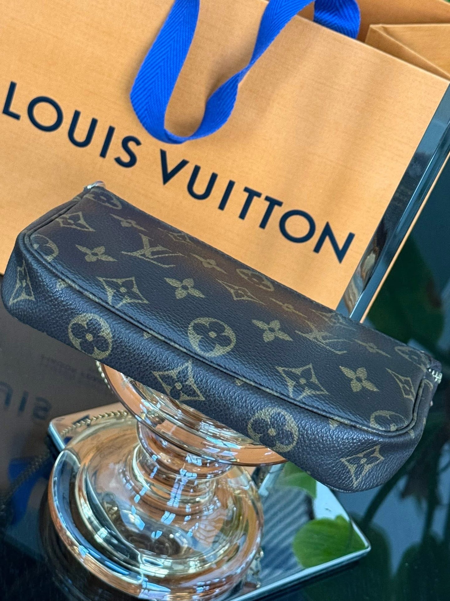 Monogram Bucket Pochette - 📅 Year: 2003