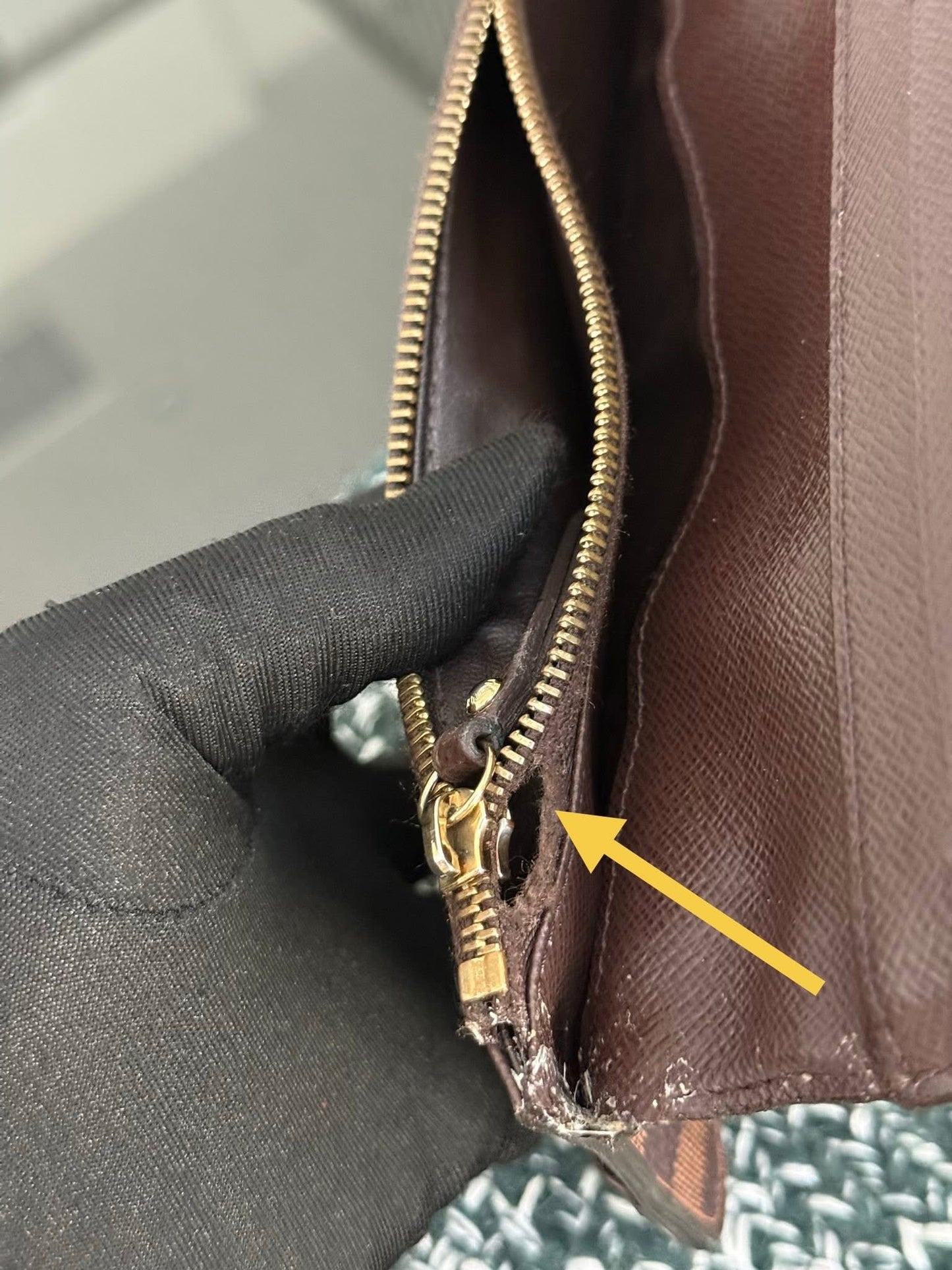 Insolite Wallet in De 🗓️ Year: 2010